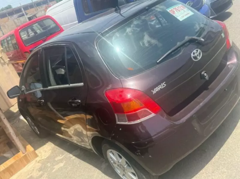Toyota yaris   - 2010