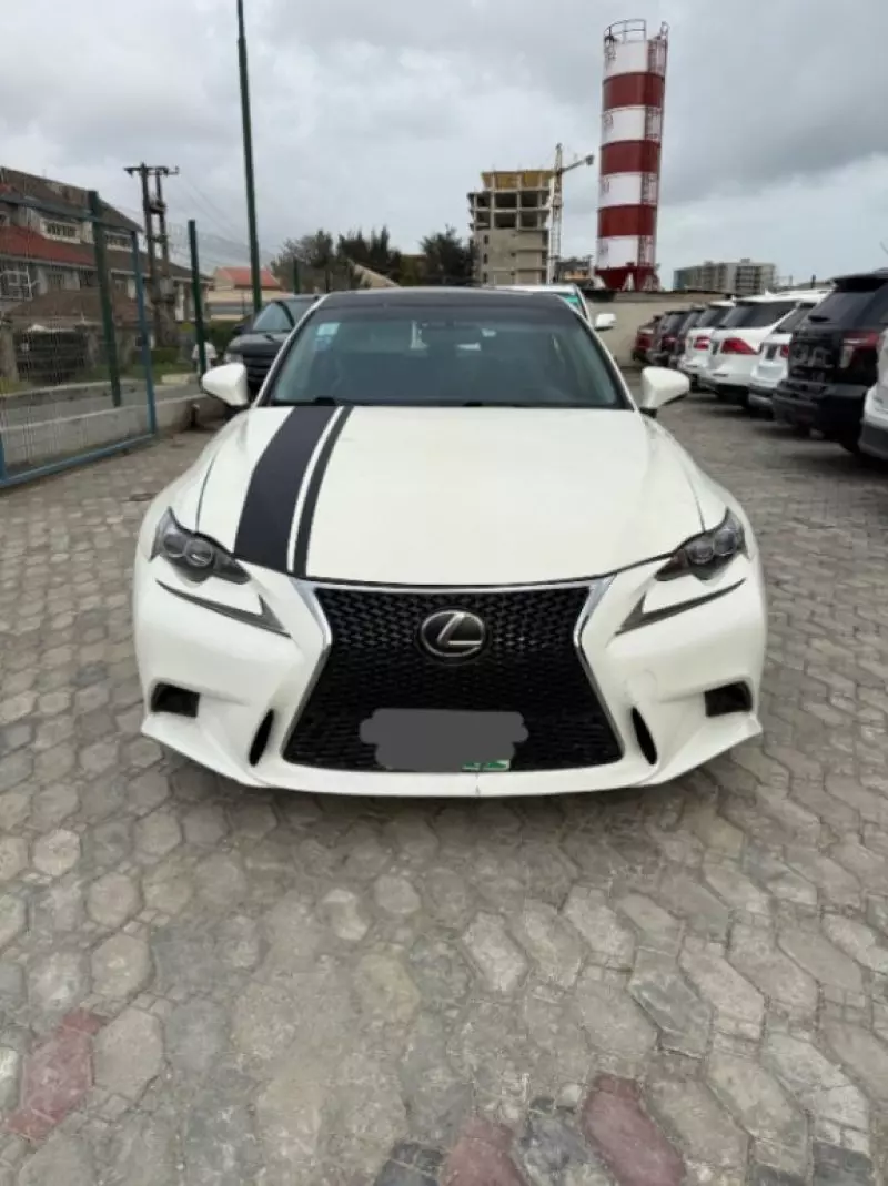 Lexus IS