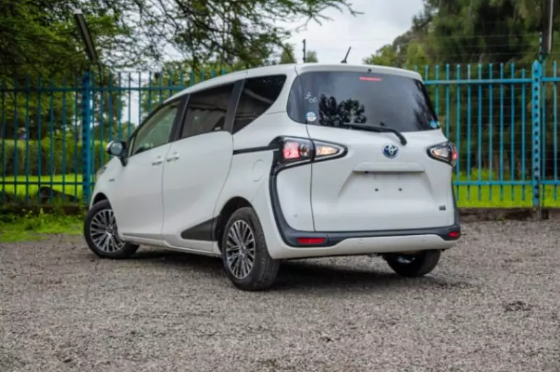 Toyota Sienta   - 2019
