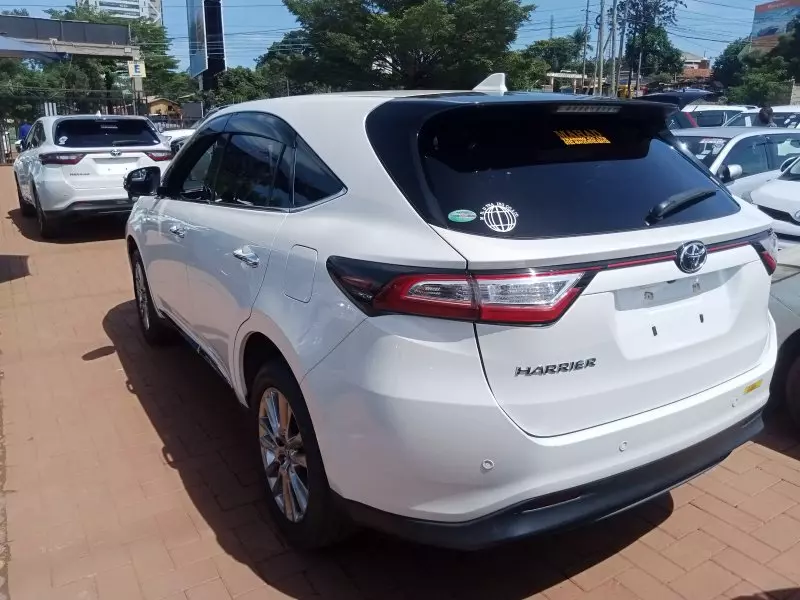 Toyota Harrier   - 2017