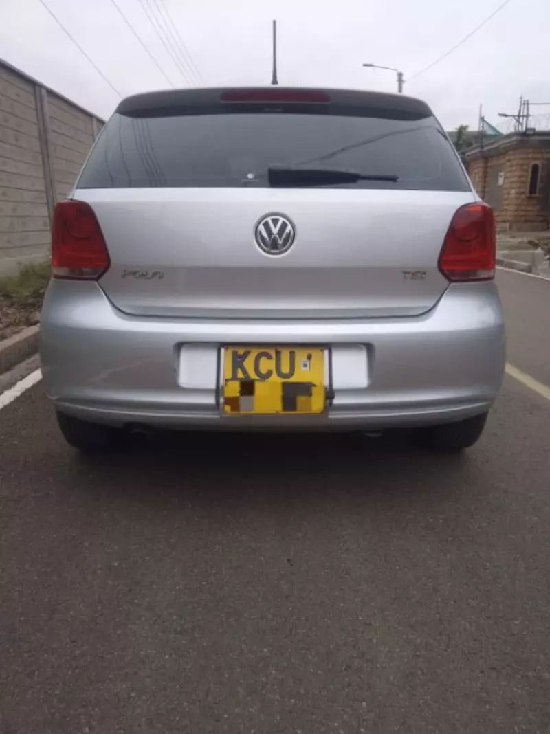 VOLKSWAGEN polo sedadan trend  ba ess   - 2012