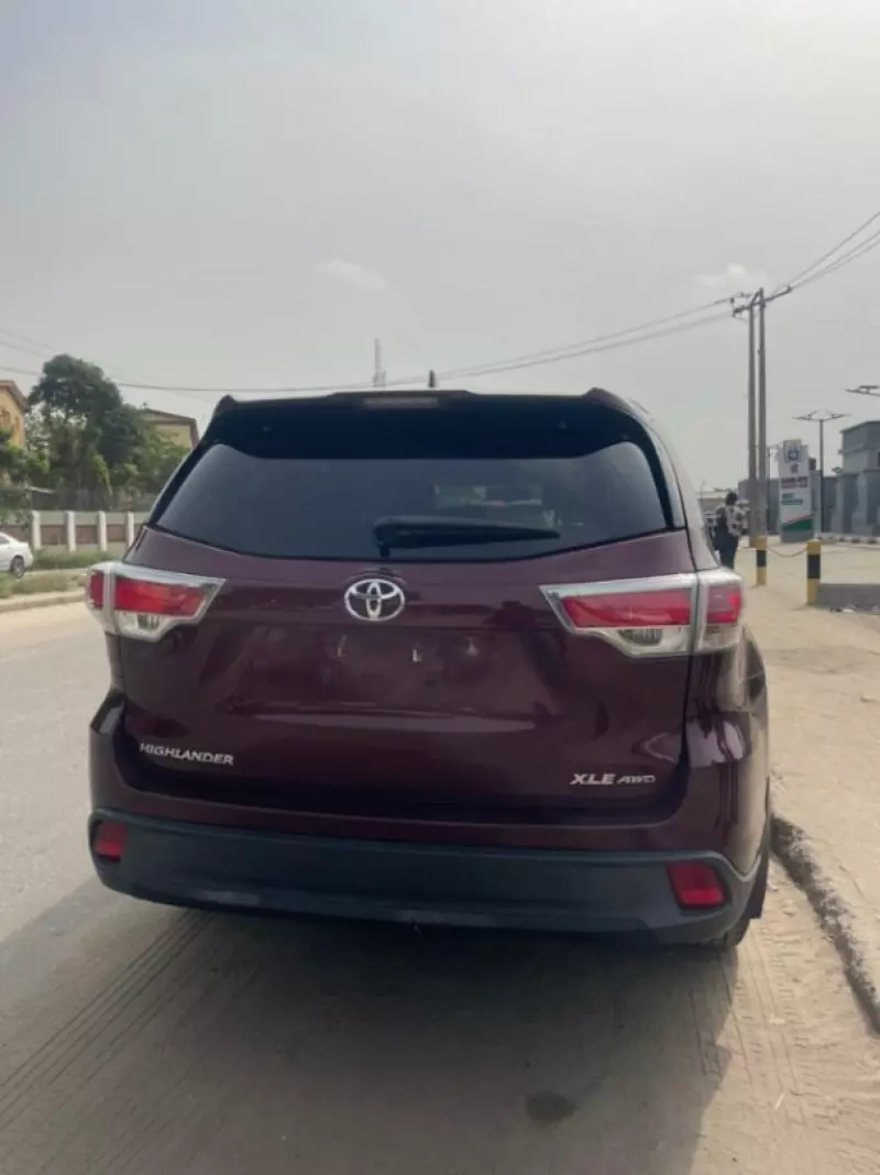 Toyota Highlander   - 2016