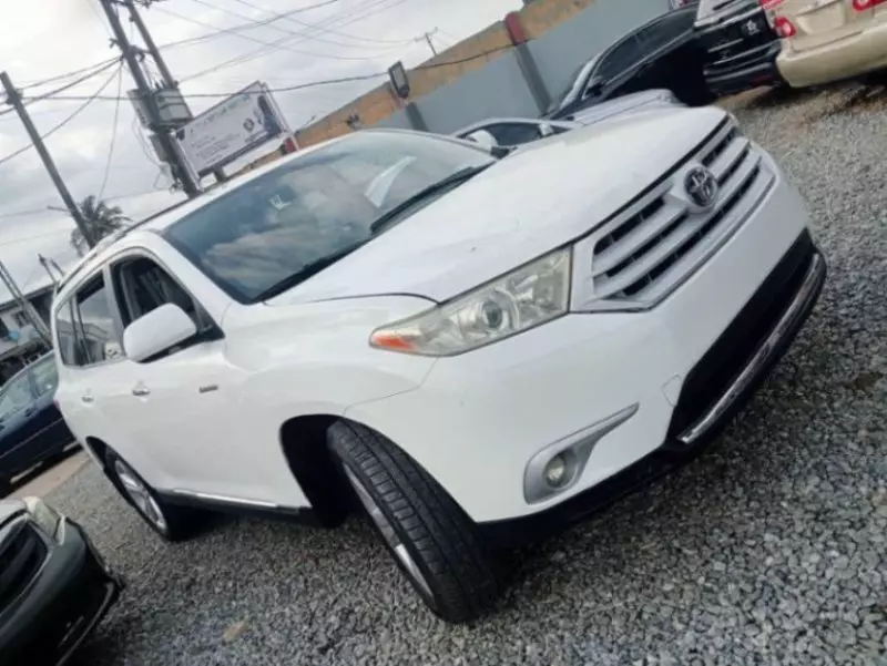 Toyota Highlander   - 2013