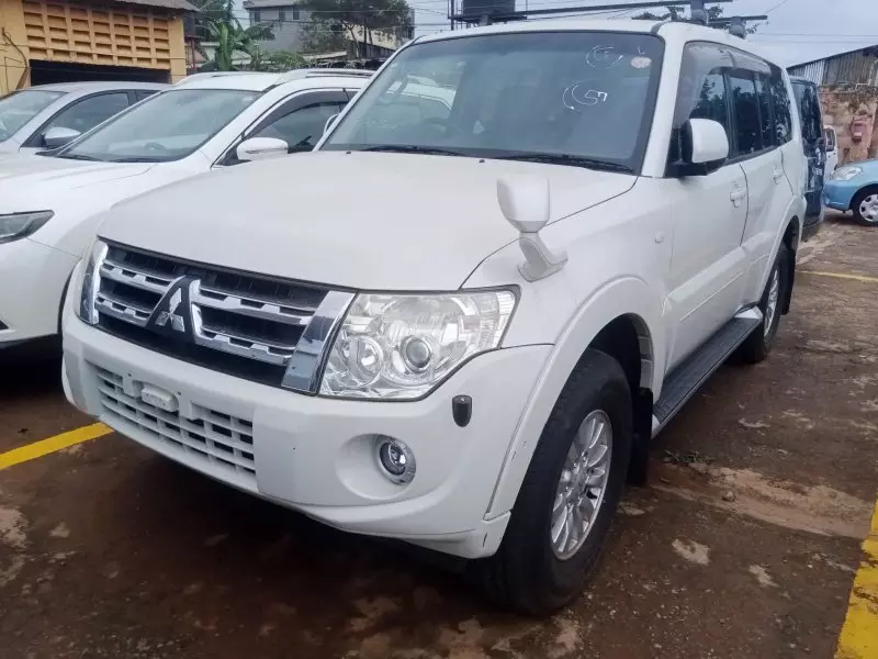 Mitsubishi Pajero   - 2012
