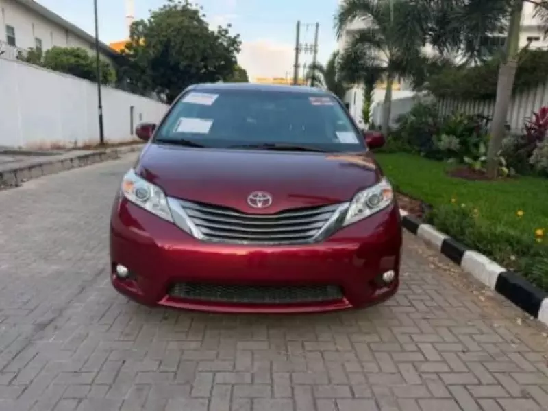 Toyota Sienna   - 2018