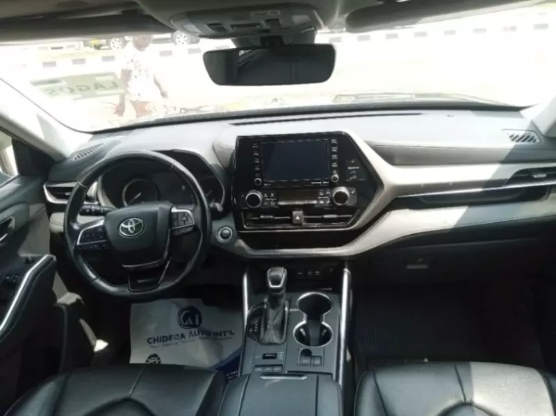 Toyota Highlander   - 2020