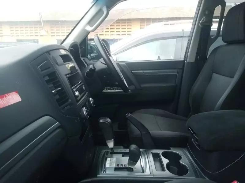 Mitsubishi Pajero   - 2012