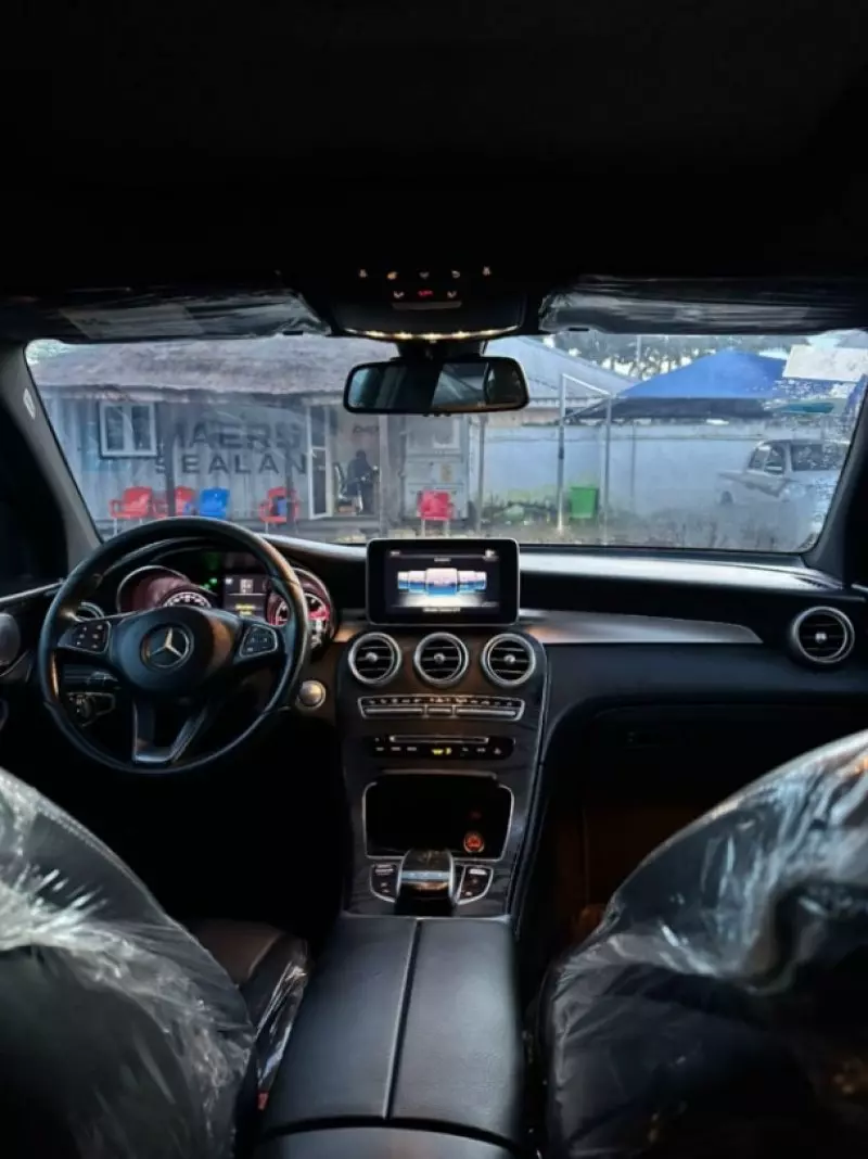 Mercedes-Benz GLC 300   -