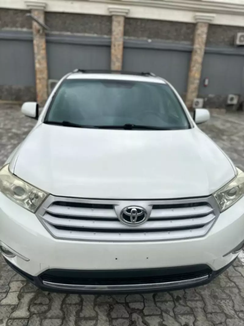Toyota Highlander   - 2011