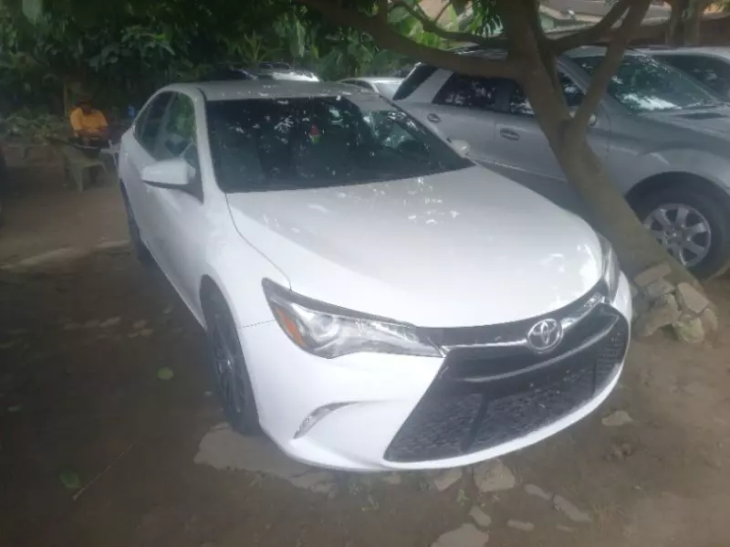 Toyota Camry - 2015