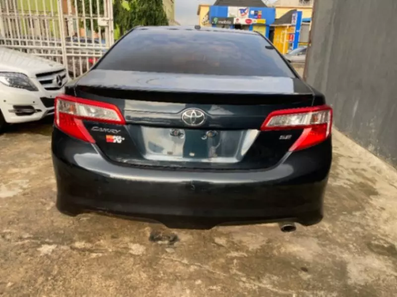 Toyota Camry   - 2012