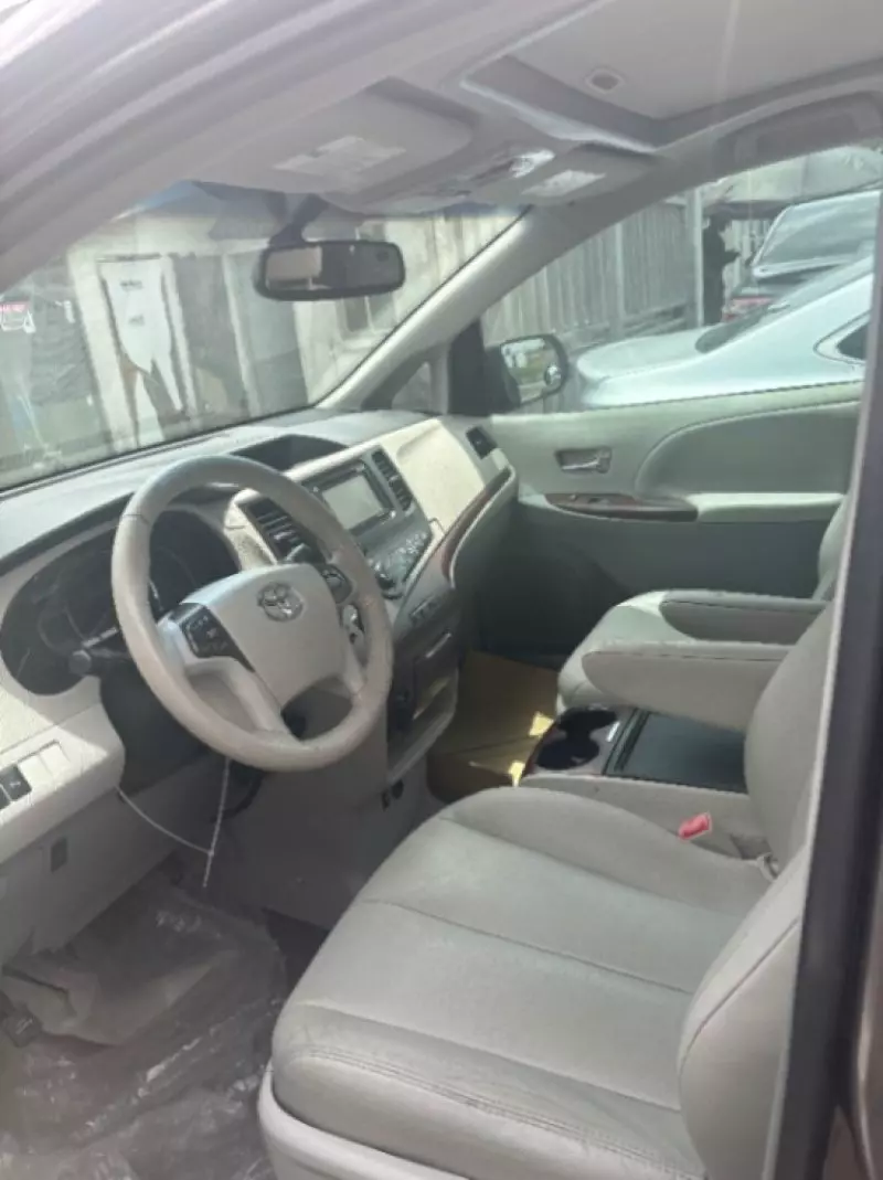 Toyota Sienna   - 2013