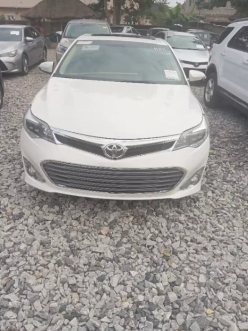 Toyota Avalon   - 2013