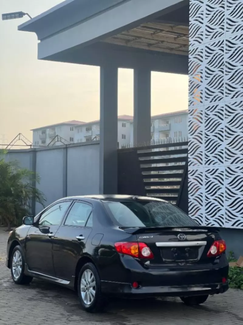 Toyota Corolla   - 2010