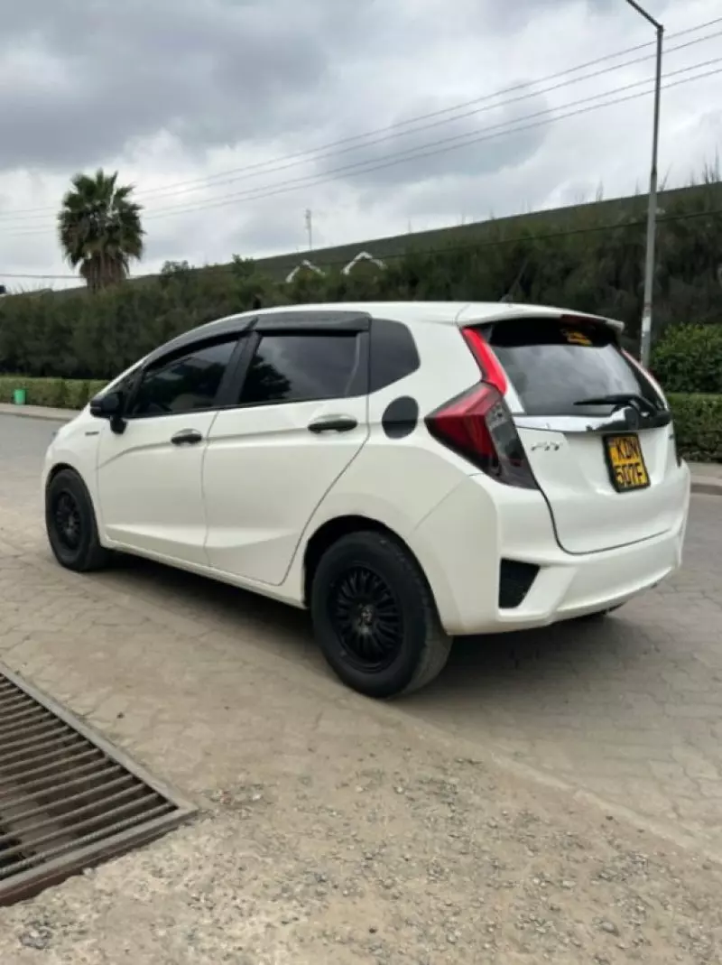 Honda Fit Hybrid    - 2016