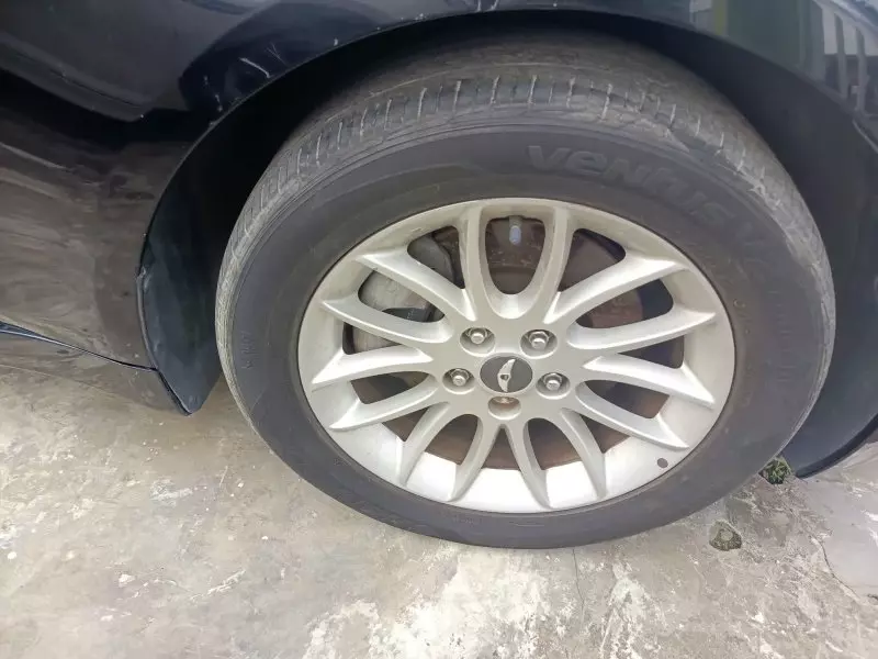 Hyundai Genesis   - 2011