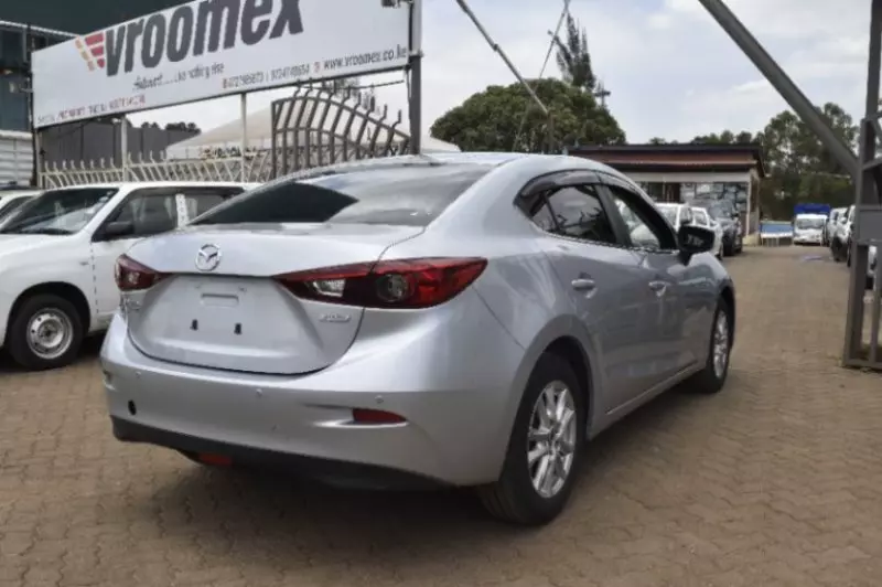Mazda Axela    -