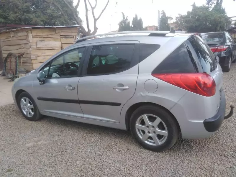 Peugeot 207   - 2009