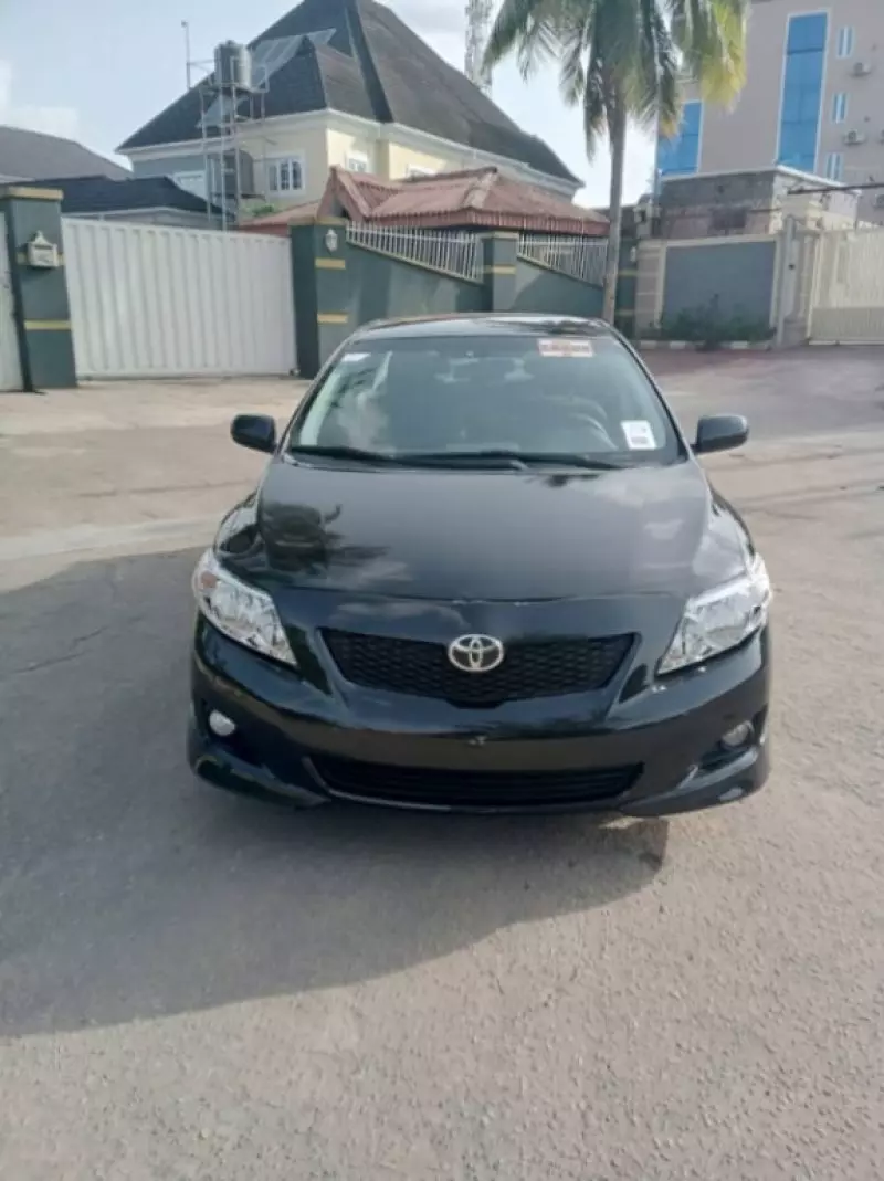 Toyota corolla   - 2010