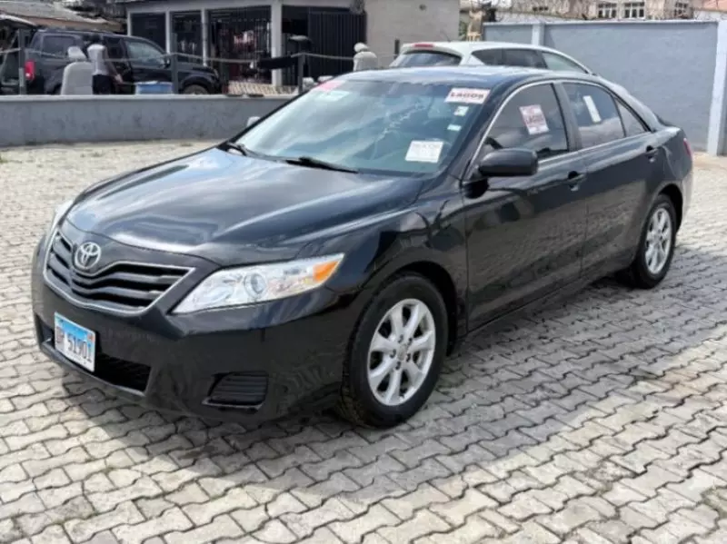 Toyota Camry   - 2010
