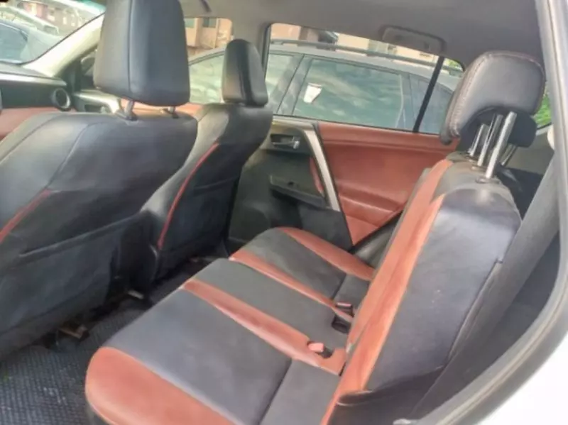 Toyota RAV 4   - 2015