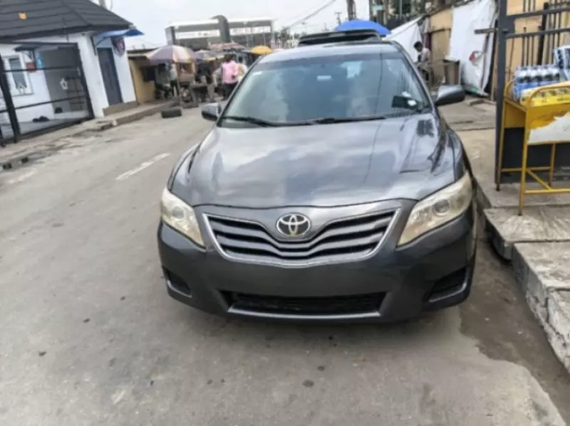 Toyota Camry   - 2011