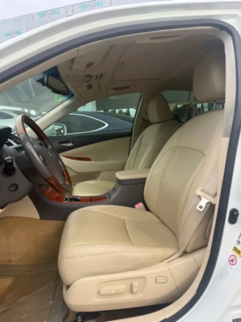 Lexus ES 350   - 2010
