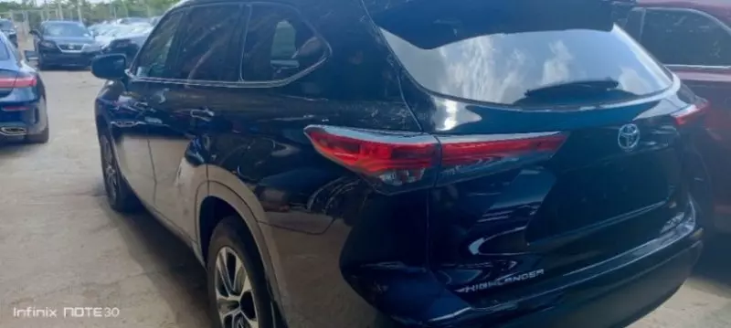Toyota Highlander   - 2021