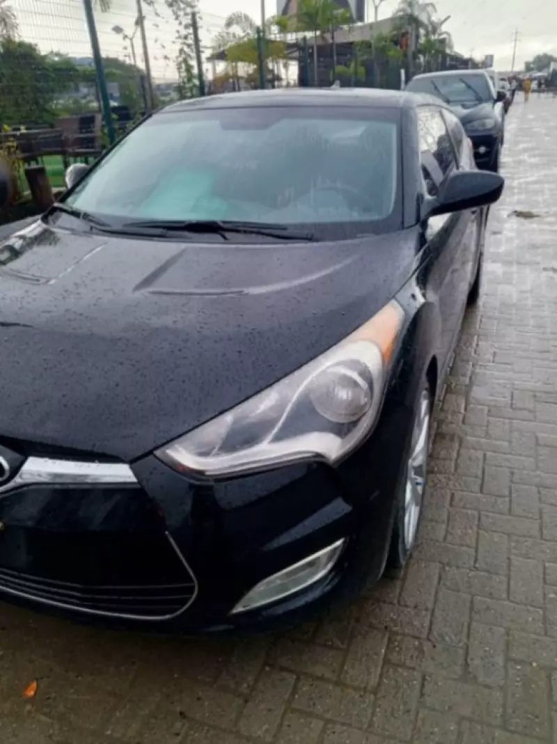 Hyundai Veloster   - 2012
