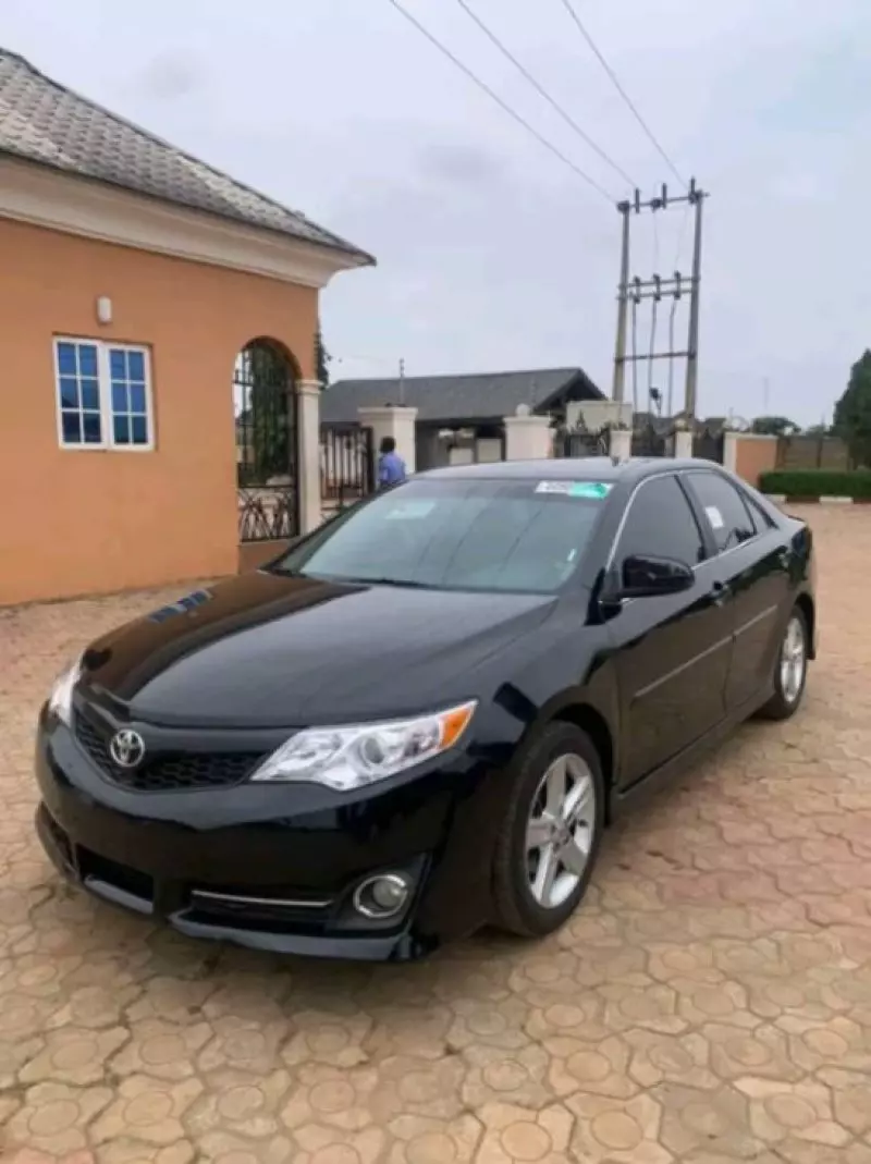 Toyota Camry   - 2014