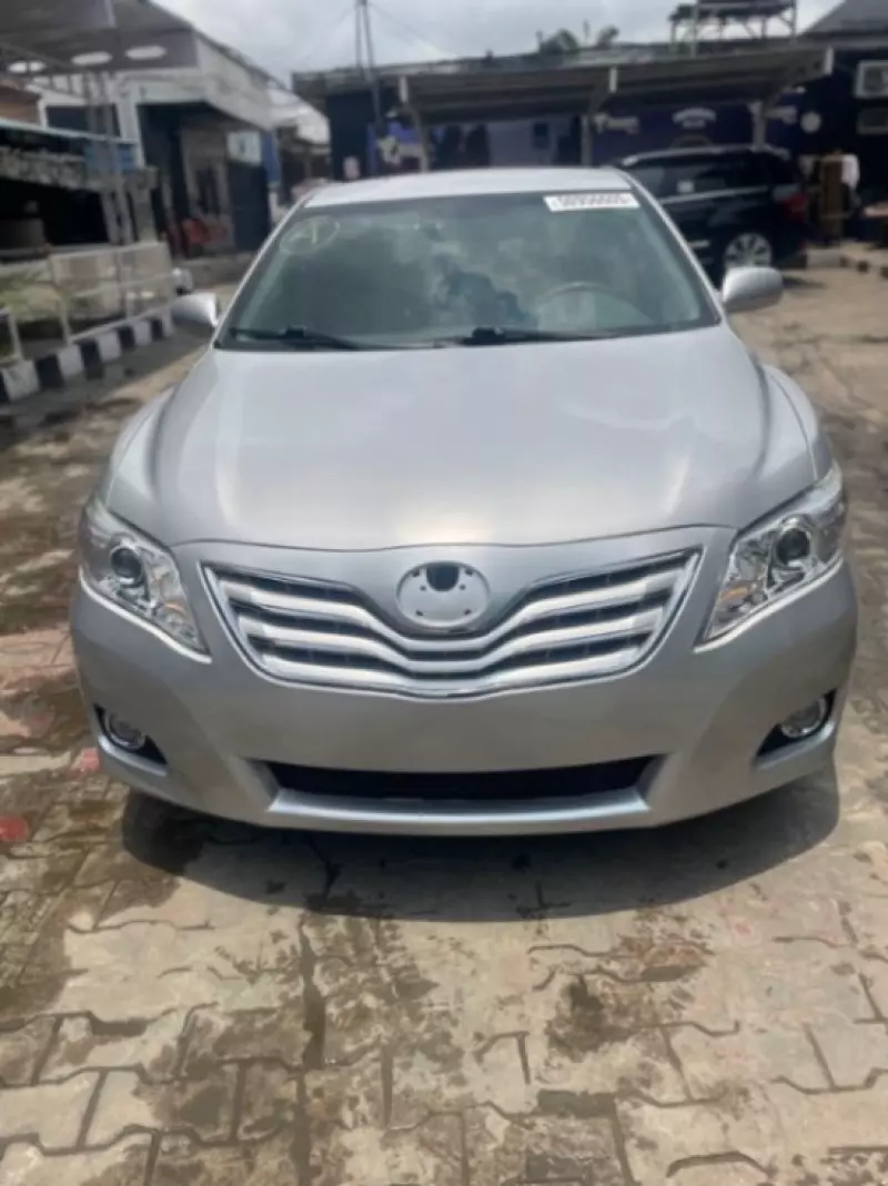 Toyota Camry   - 2010