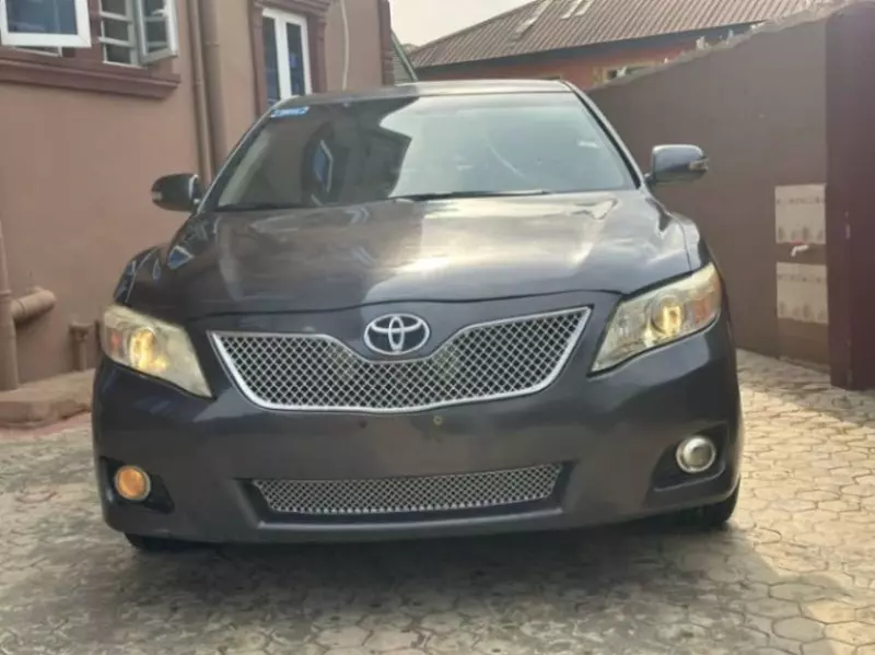 Toyota Camry   - 2011