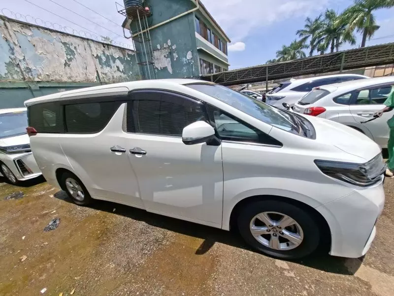 Toyota Alphard   - 2020