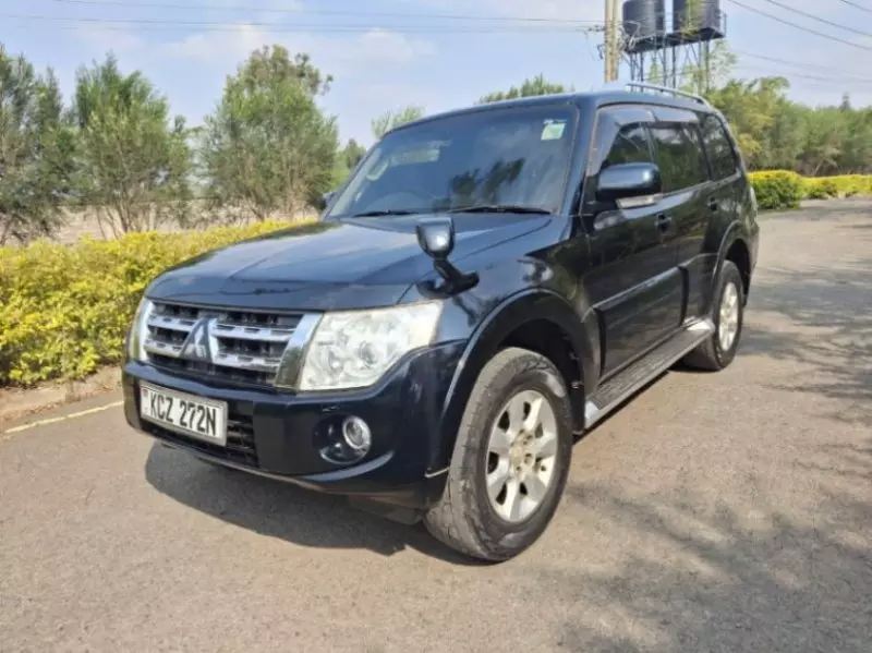 Mitsubishi Pajero   - 2013