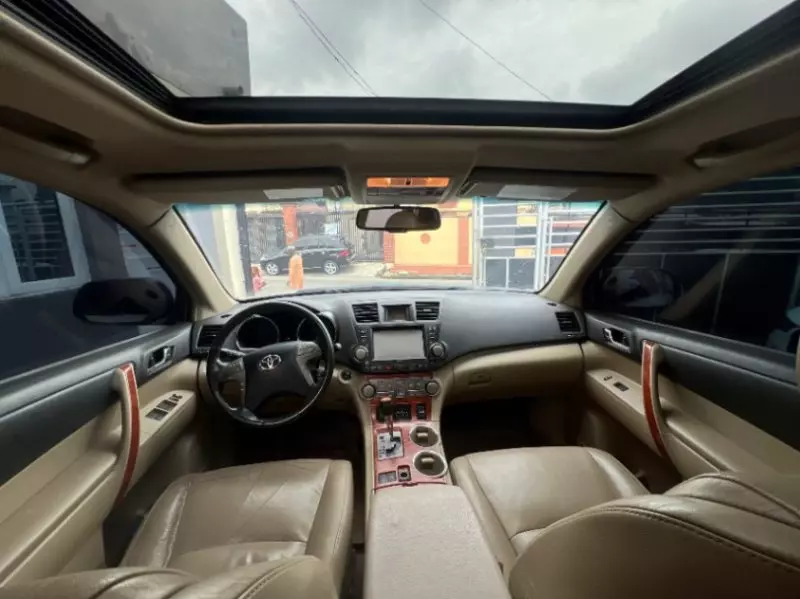 Toyota Highlander   - 2010