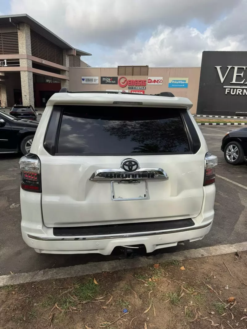 Toyota 4-Runner   - 2010