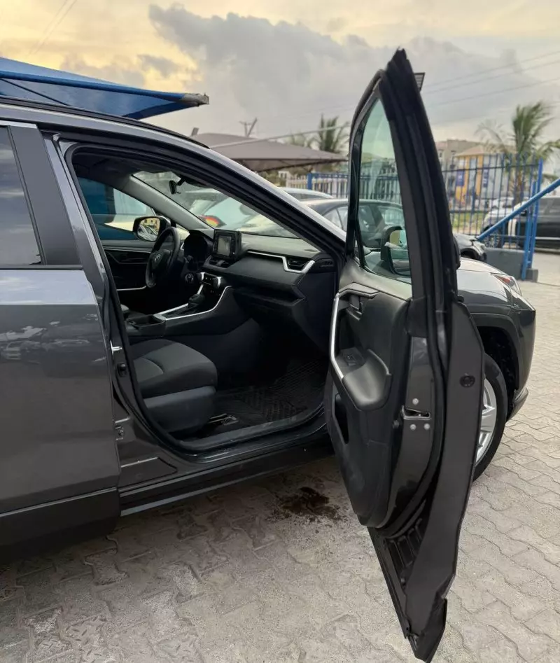 Toyota RAV 4   - 2021