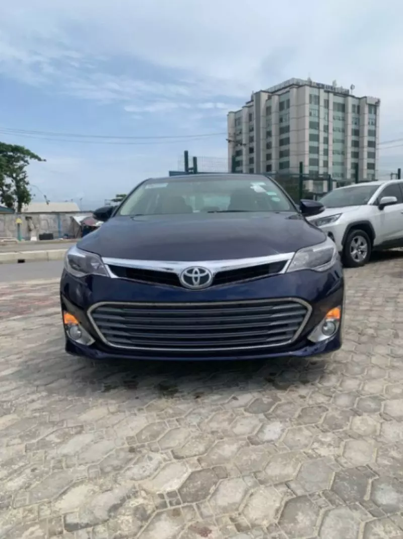 Toyota Avalon   - 2013