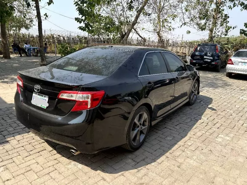 Toyota Camry   - 2012