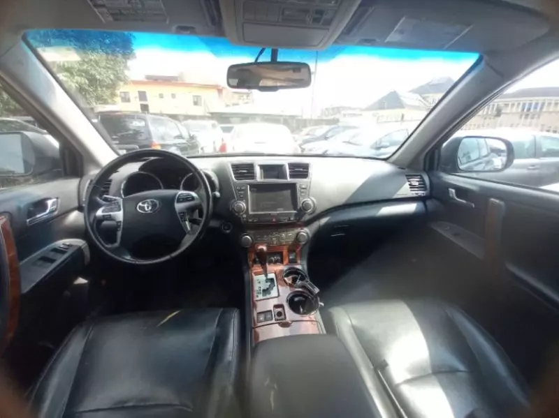Toyota Highlander   - 2011