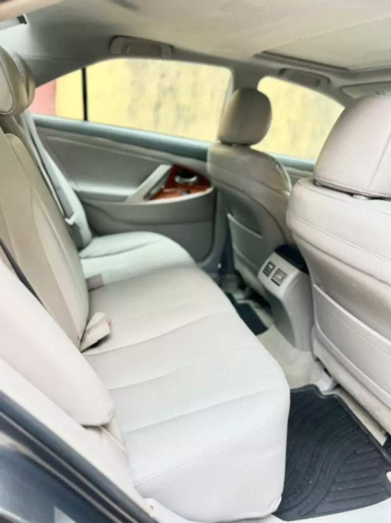 Toyota Camry   - 2009