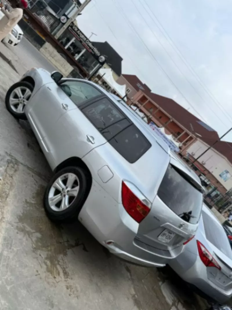 Toyota Highlander   - 2009