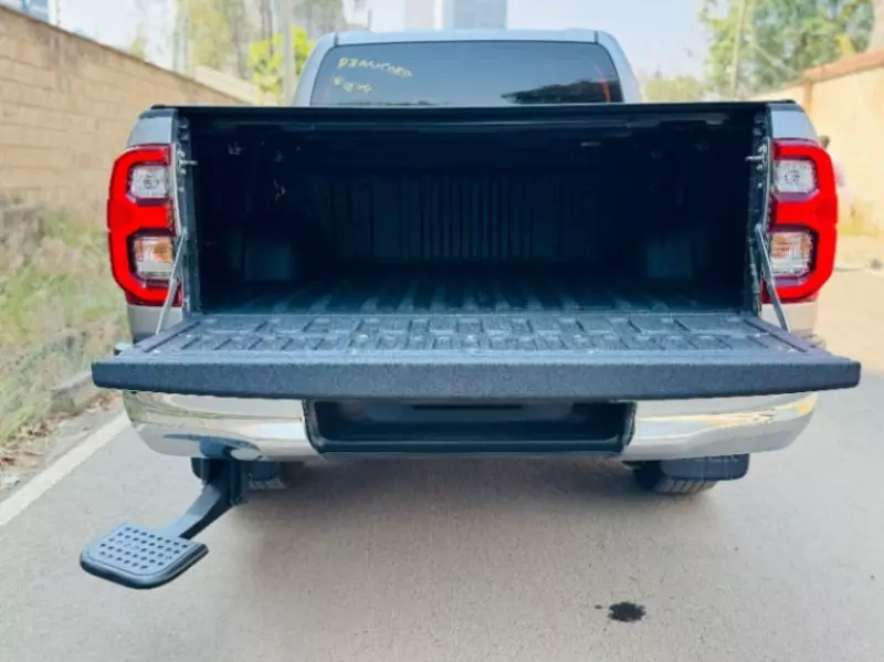 Toyota Hilux   - 2020
