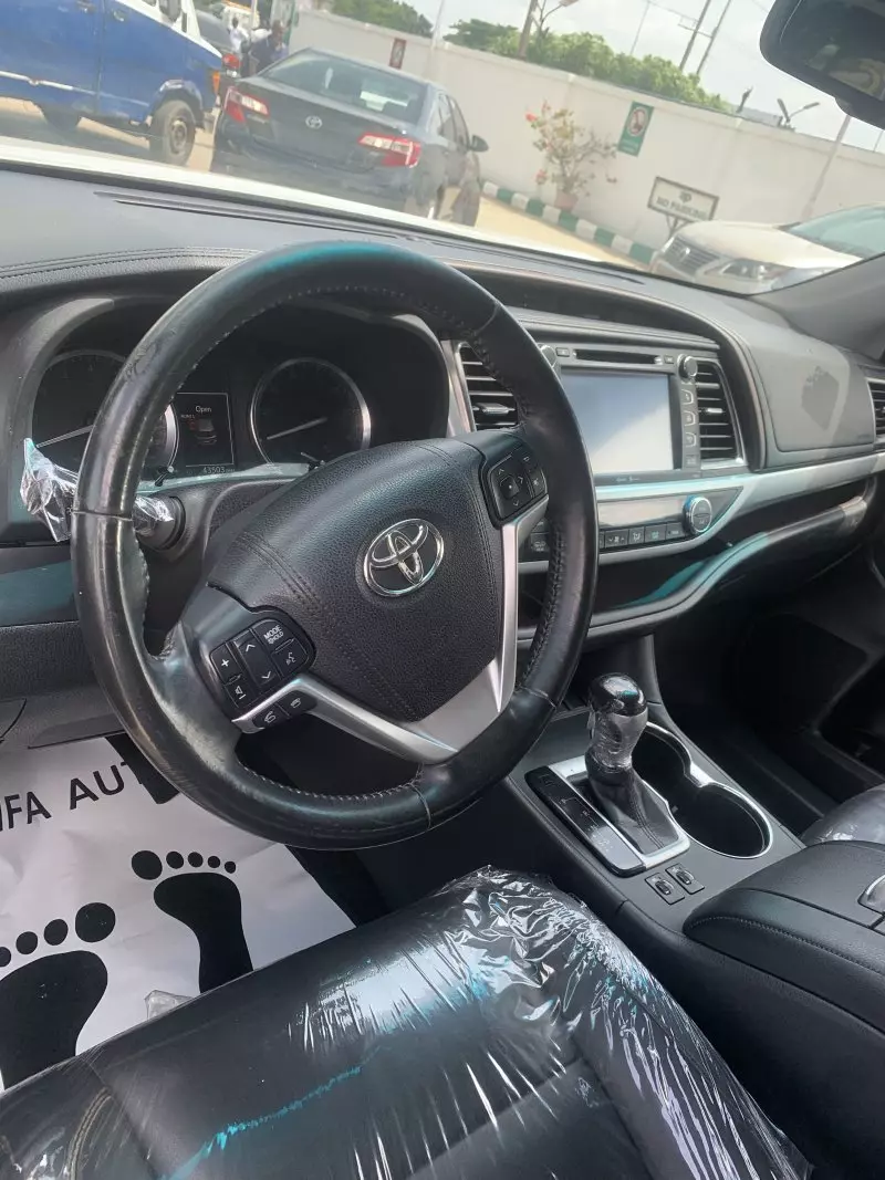 Toyota Highlander   - 2015
