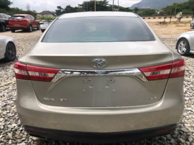 Toyota Avalon   - 2013
