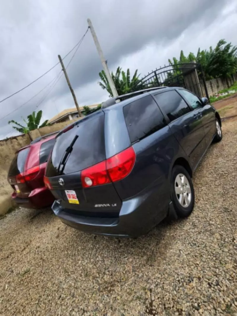 Toyota Sienna   - 2008