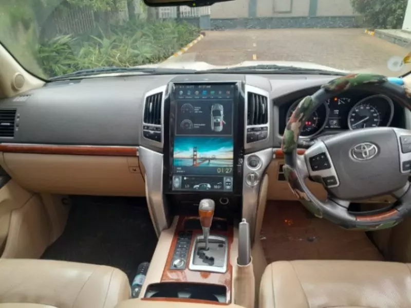 Toyota Landcruiser  V8