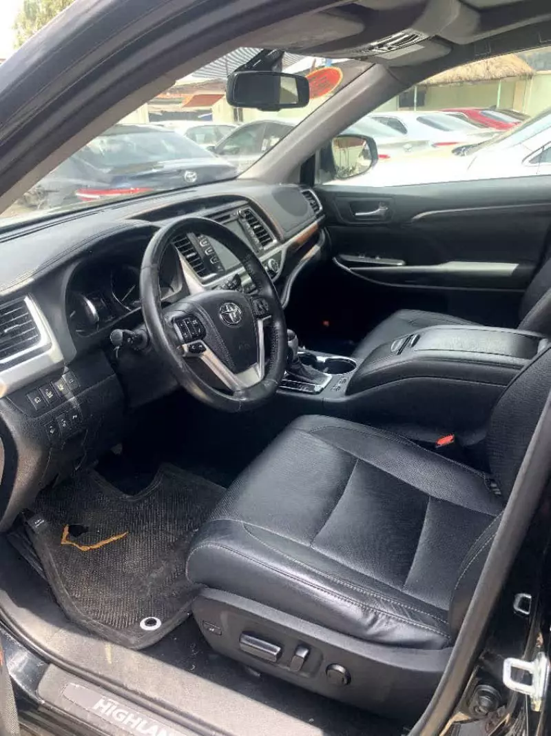 Toyota Highlander   - 2014
