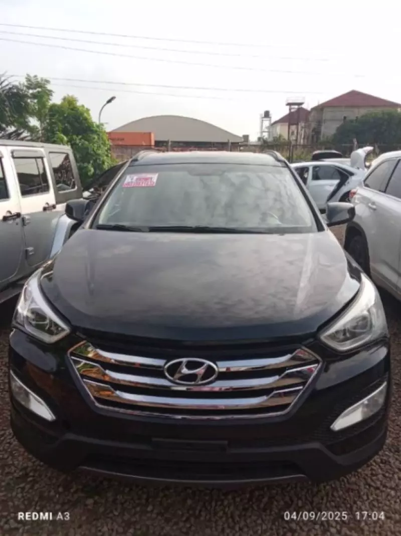 Hyundai Santa Fe   - 2016