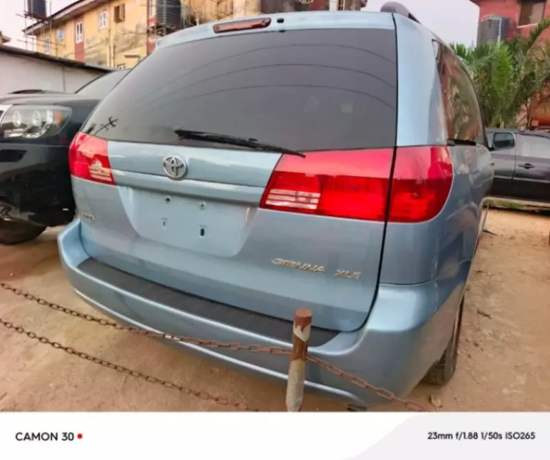 Toyota Sienna   - 2005